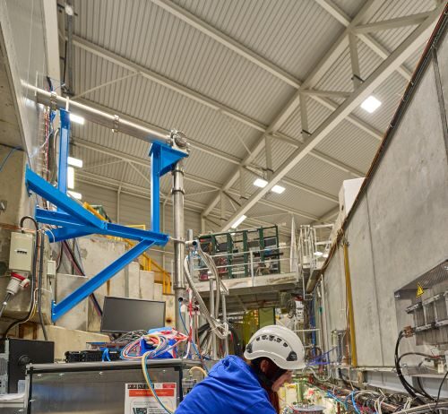 Una nuvola di atomi di positronio raffreddata con il laser Il positronio è un fratello minore dell'idrogeno, con un positrone che sostituisce il protone