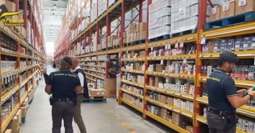 Tutela consumatori : i cosmetici sono in cima alla lista dei prodotti notificati al Safety Gate nel 2023 Nel 2023, le autorità dei 30 paesi partecipanti alla rete Safety Gate hanno notificato 3.412 avvisi e 4.287 azioni di follow-up.