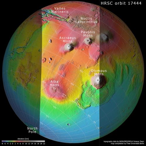 Il ghiaccio si estende in cima ai vulcani Tharsis, i  più alti non solo di Marte ma del Sistema Solare.