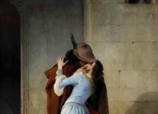 Lo dicono anche le opere d’arte: il bacio a destra e l’abbraccio a sinistra non sono casuali