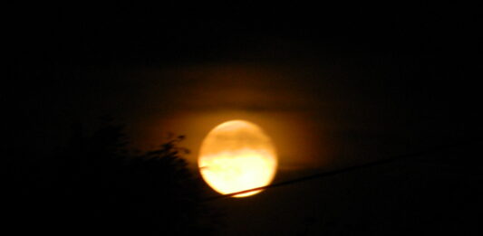 Domenica 7, eclissi totale di Luna