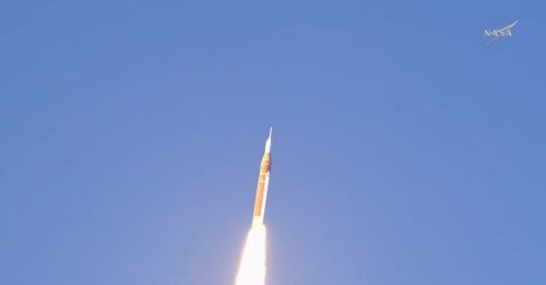 Verso la Luna: iniziata la missione Artemis II con quattro astronauti a bordo della navetta “Orion”